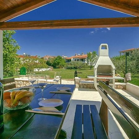 Charming Beachfront Holiday Home In Porec Poreč Exterior foto