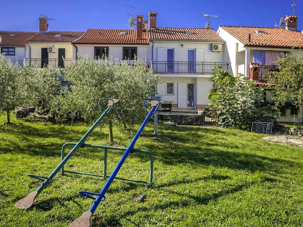 Charming Beachfront Holiday Home In Porec Poreč Exterior foto