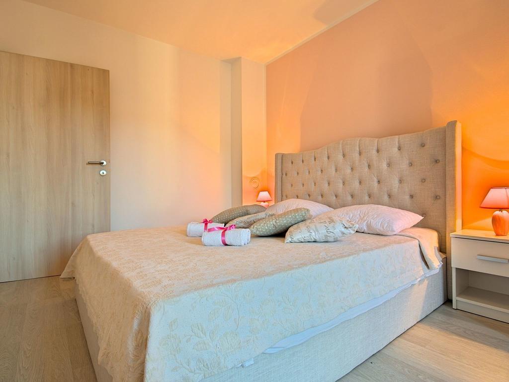 Charming Beachfront Holiday Home In Porec Poreč Exterior foto