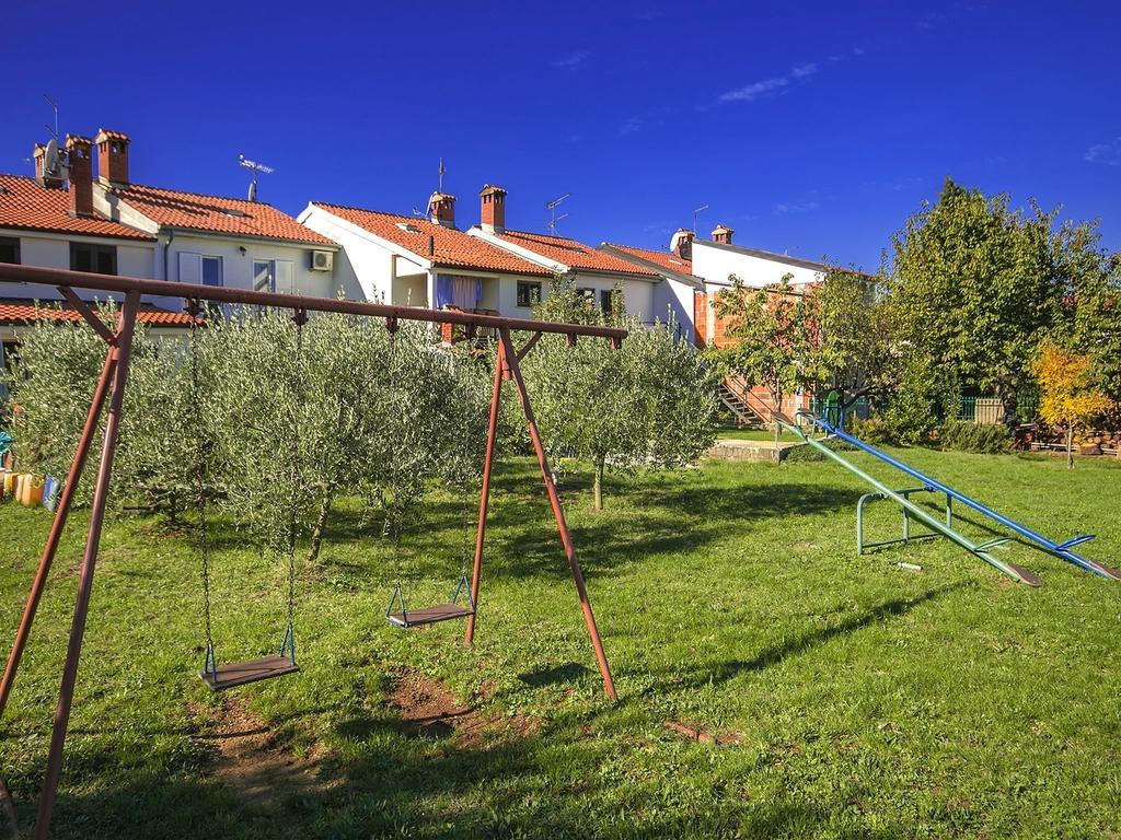 Charming Beachfront Holiday Home In Porec Poreč Exterior foto