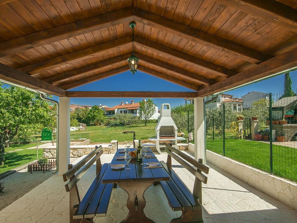 Charming Beachfront Holiday Home In Porec Poreč Quarto foto