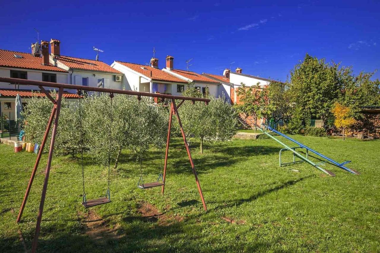 Charming Beachfront Holiday Home In Porec Poreč Exterior foto