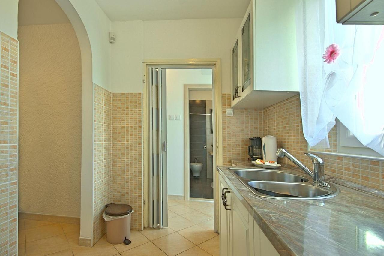 Charming Beachfront Holiday Home In Porec Poreč Exterior foto