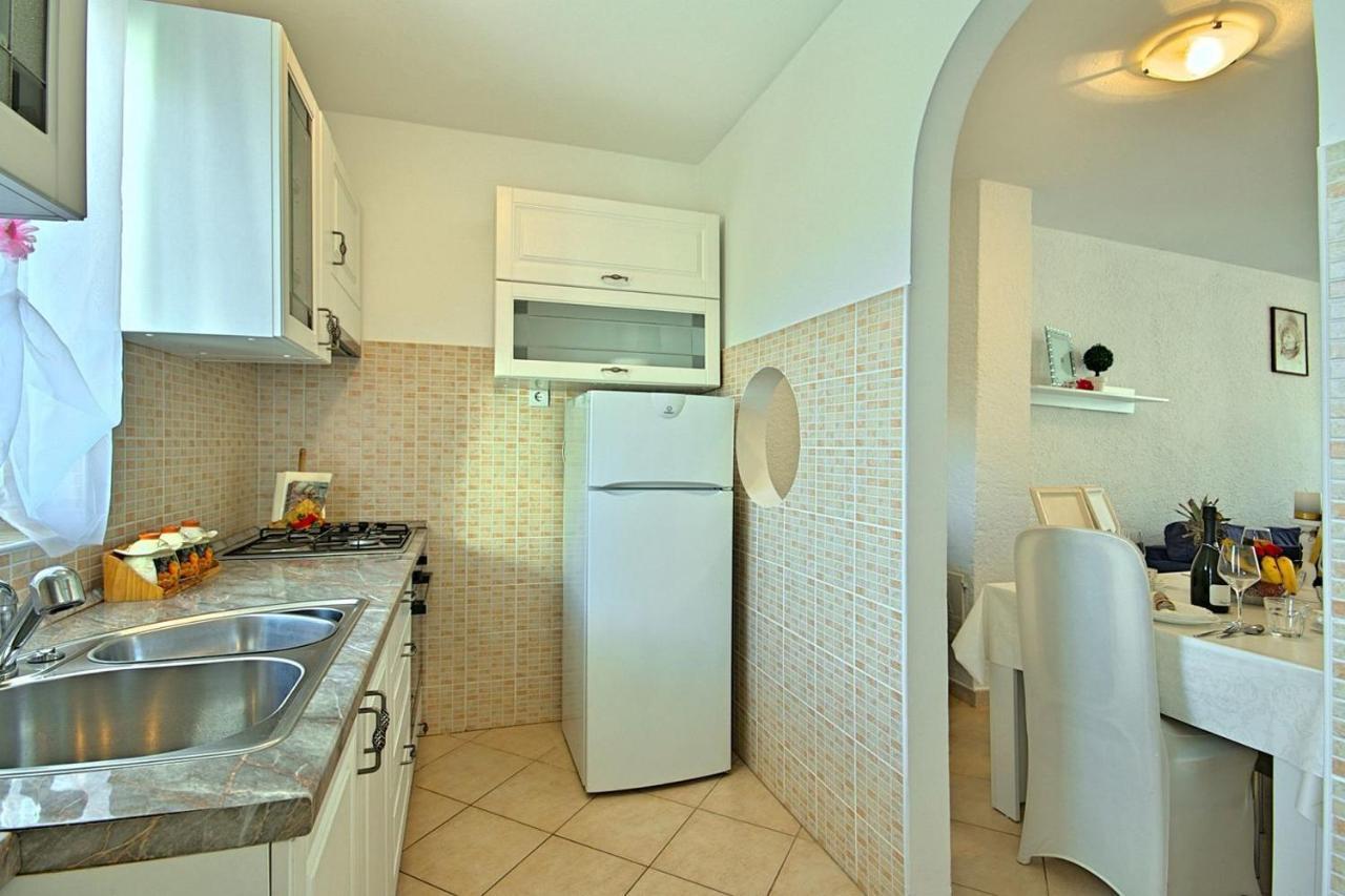Charming Beachfront Holiday Home In Porec Poreč Exterior foto