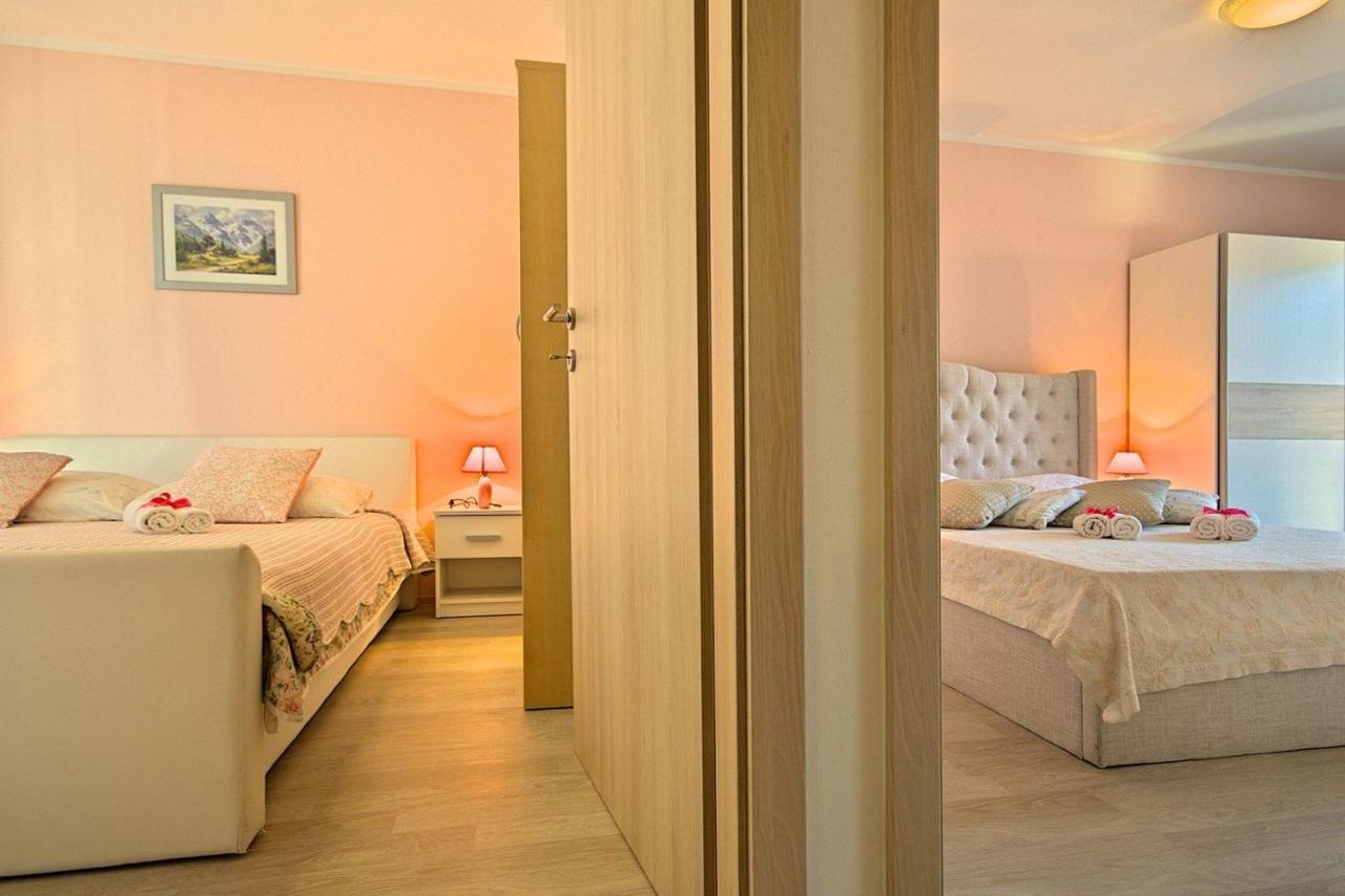 Charming Beachfront Holiday Home In Porec Poreč Exterior foto