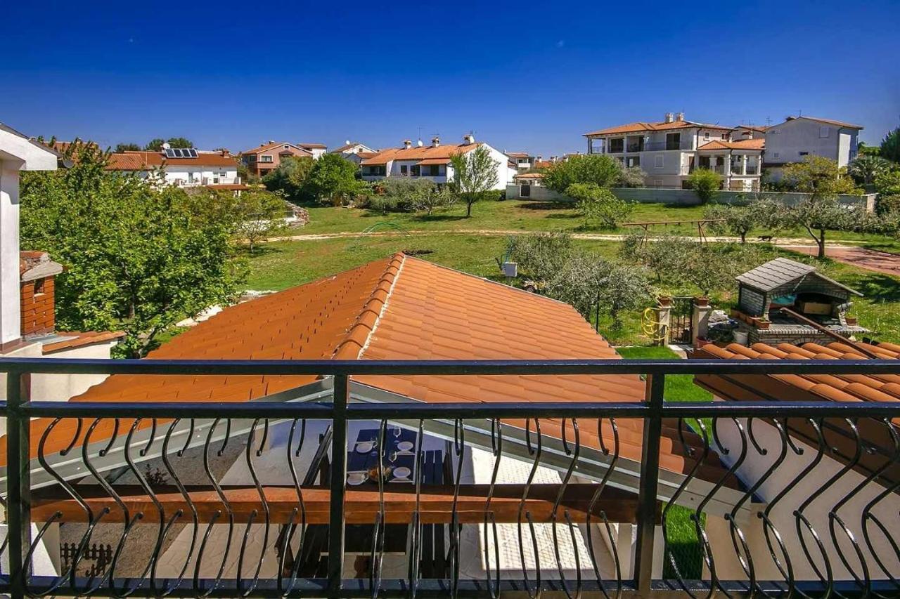 Charming Beachfront Holiday Home In Porec Poreč Exterior foto